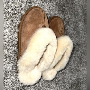 UGG Women's Coquette Slipper LIKE NEW worn once
